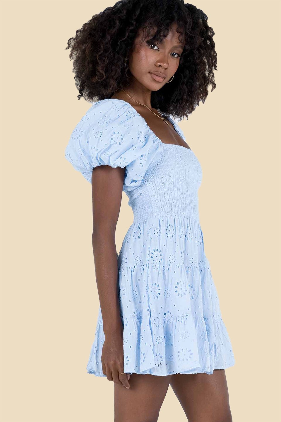 Carol Minikleid aus Baumwolle mit geraffter Spitze und Stickereien