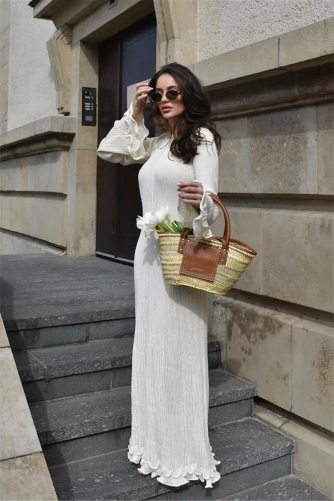 Clara – Langärmliges Maxi-Strickkleid mit Rüschen