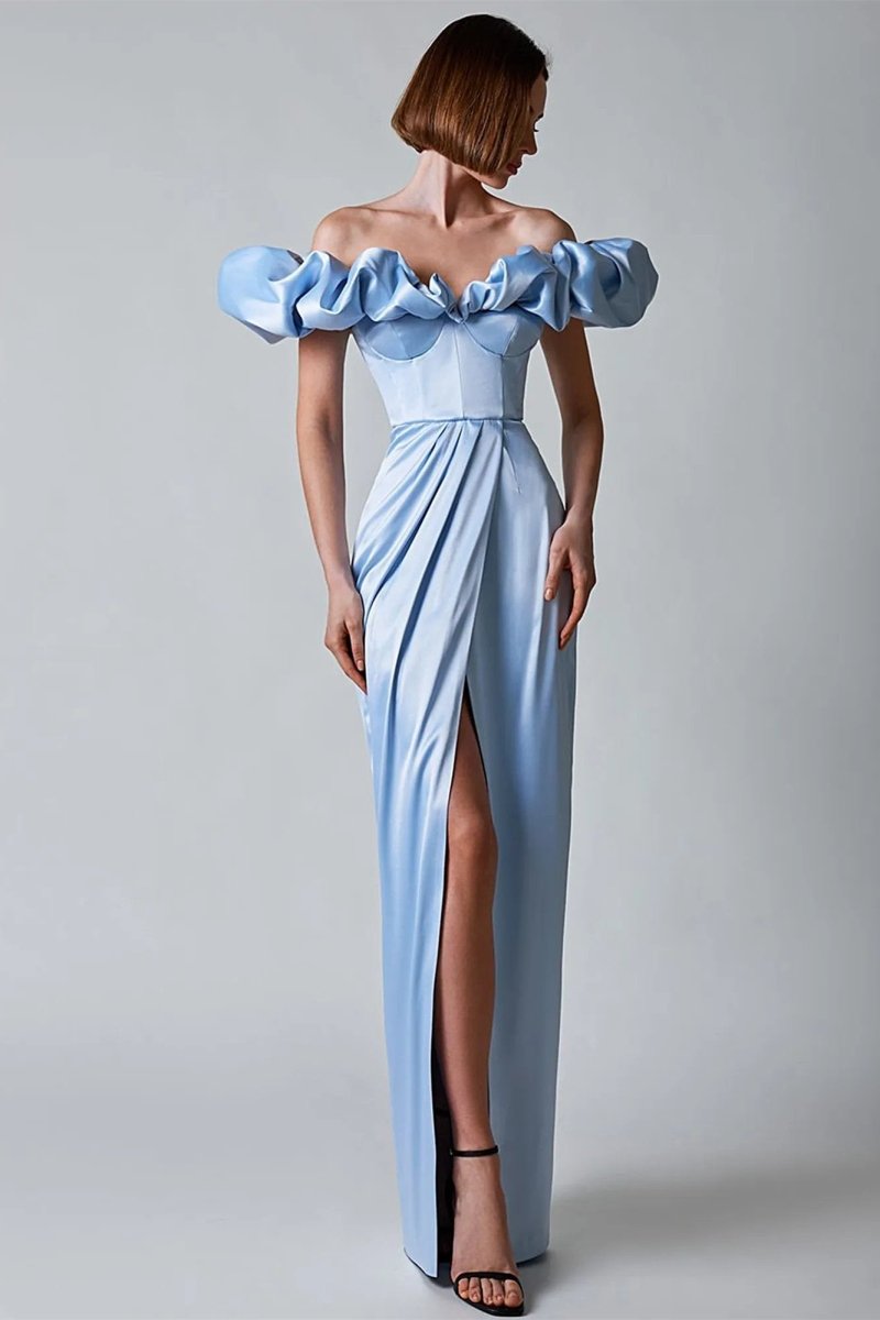 Schulterfreies Maxikleid mit Schlitz und Kristallen