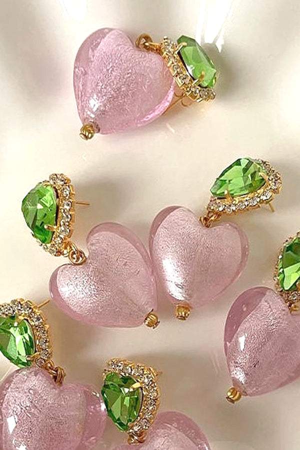 Boucles d'oreilles pendantes avec pendentifs cœur contrastés et strass