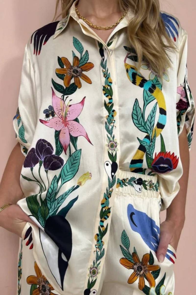 Ensemble Boho Natureza composé d'une chemise et d'un pantalon en satin imprimé