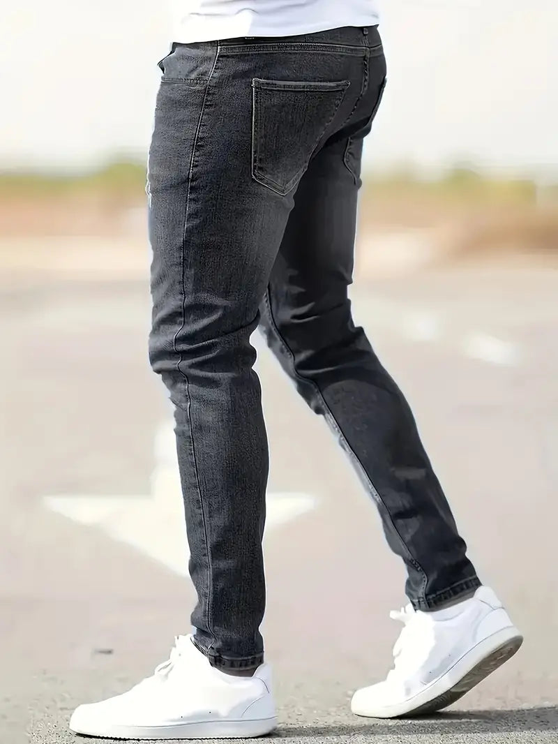 Liam – un jean déchiré pour le printemps