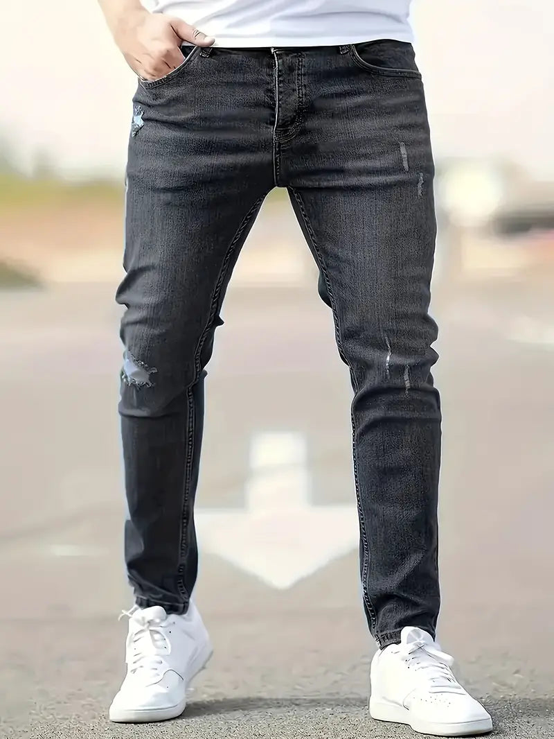 Liam – un jean déchiré pour le printemps
