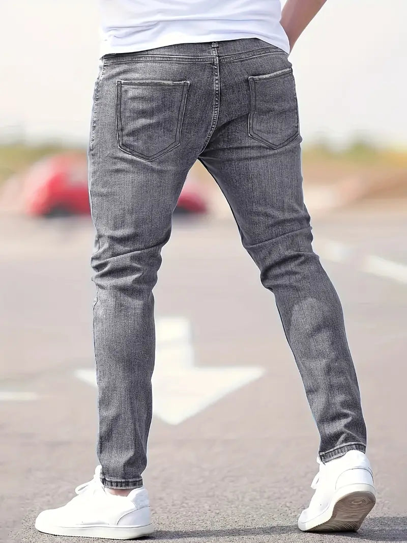 Liam – un jean déchiré pour le printemps
