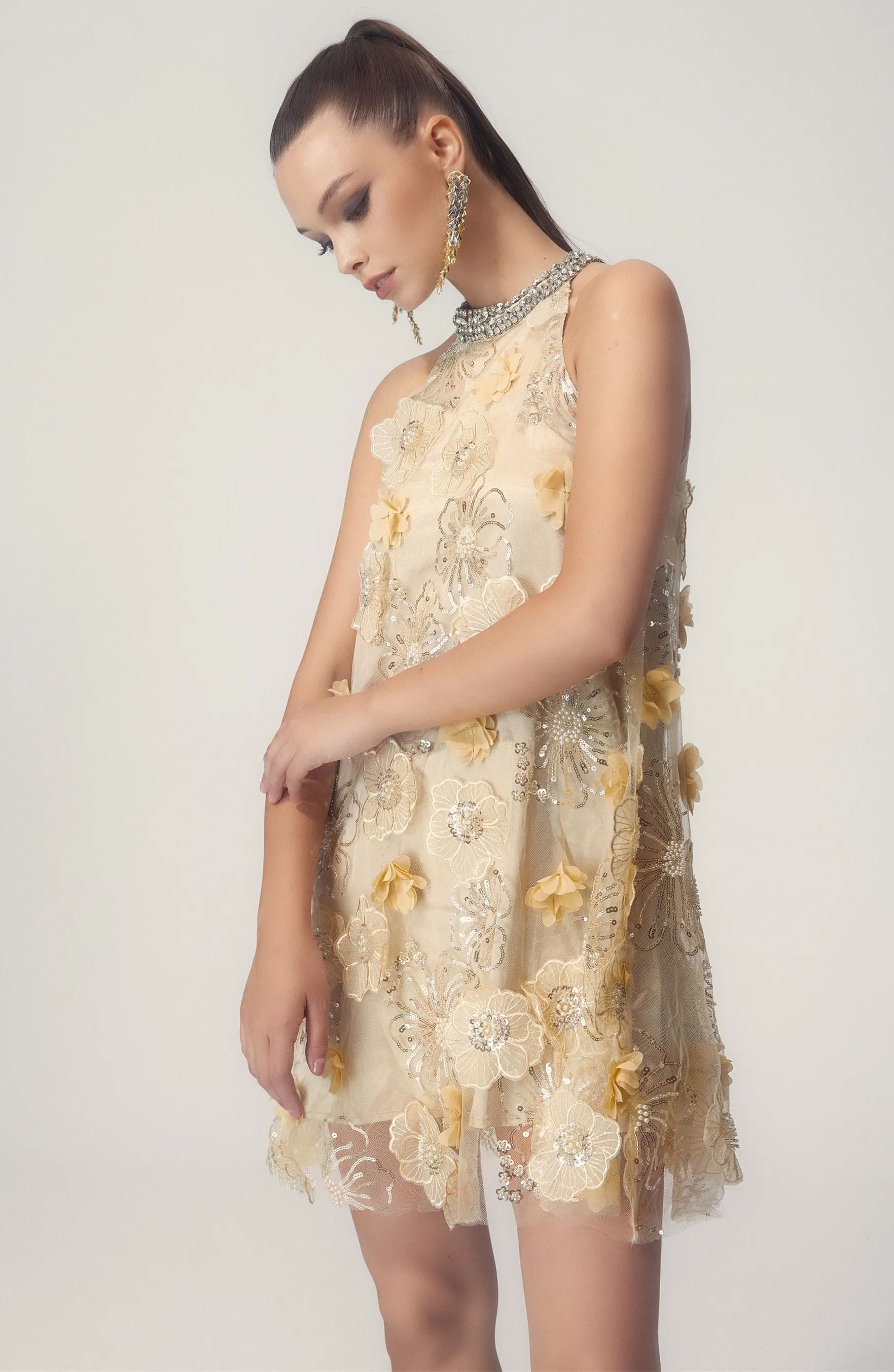 Ella Neckholder-Minikleid mit bestickten Pailletten und Blumen