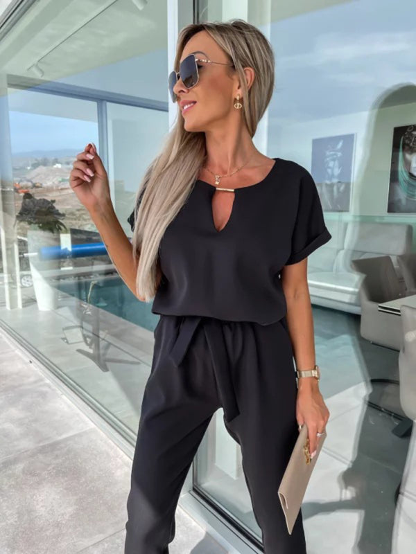 Kurzärmliger Jumpsuit mit V-Ausschnitt, Einstecktasche und elastischer Taille zum Binden in Bleistifthosen