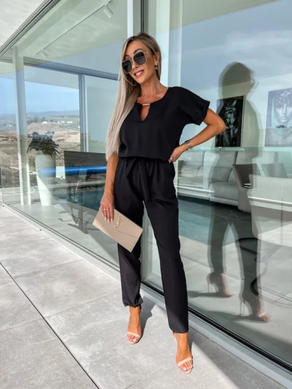 Kurzärmliger Jumpsuit mit V-Ausschnitt, Einstecktasche und elastischer Taille zum Binden in Bleistifthosen