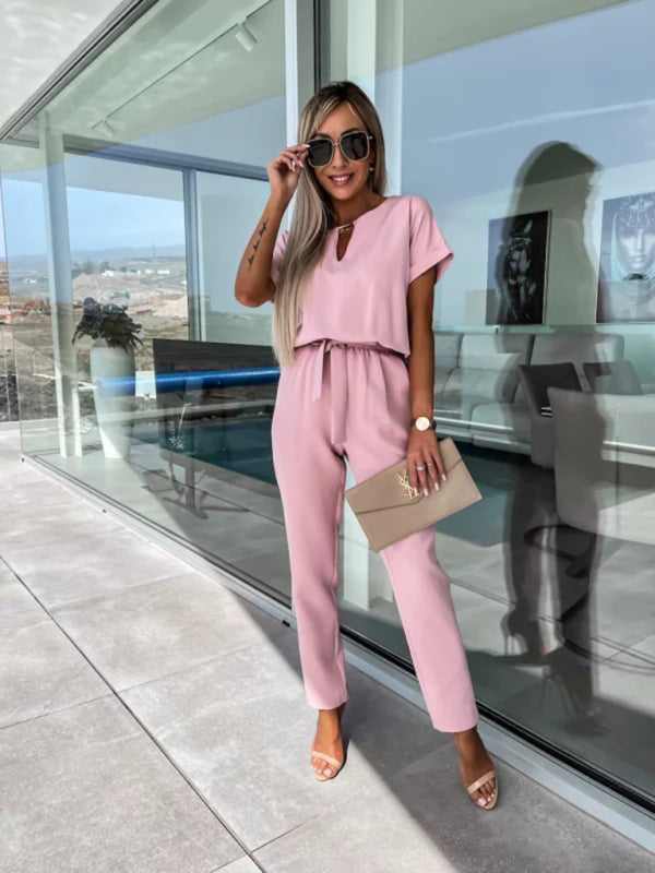 Kurzärmliger Jumpsuit mit V-Ausschnitt, Einstecktasche und elastischer Taille zum Binden in Bleistifthosen