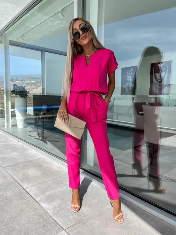 Kurzärmliger Jumpsuit mit V-Ausschnitt, Einstecktasche und elastischer Taille zum Binden in Bleistifthosen