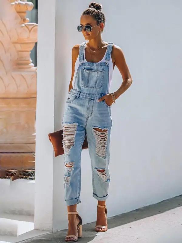 Salopette en jean déchirée et délavée pour femme en bleu