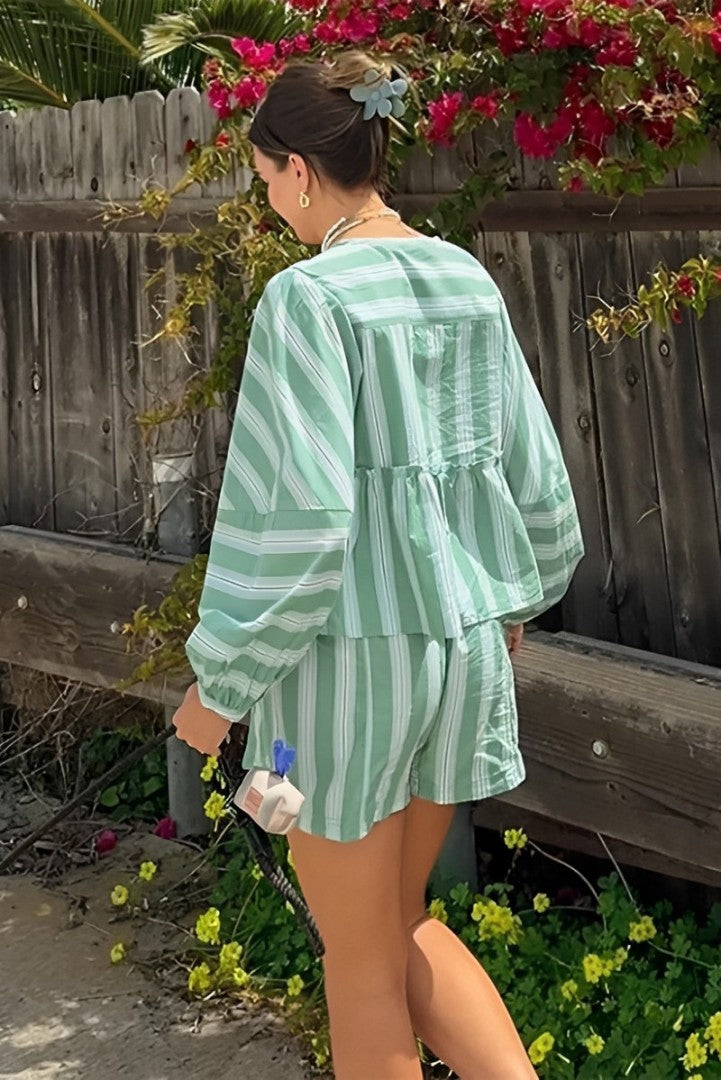 Sets aus Hemd und Shorts mit Streifenmuster und Laternenärmeln