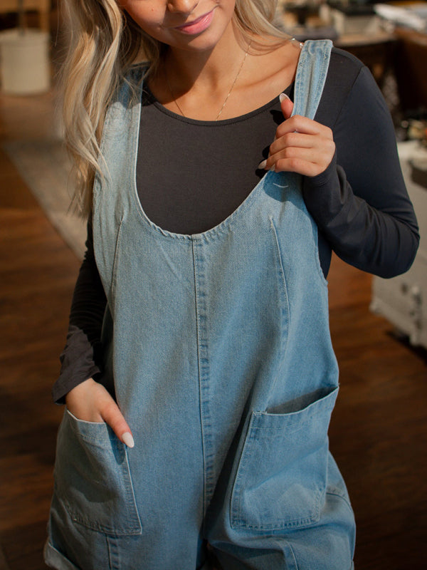 Lockerer Workwear-Overall aus gewaschenem Denim mit zwei Taschen