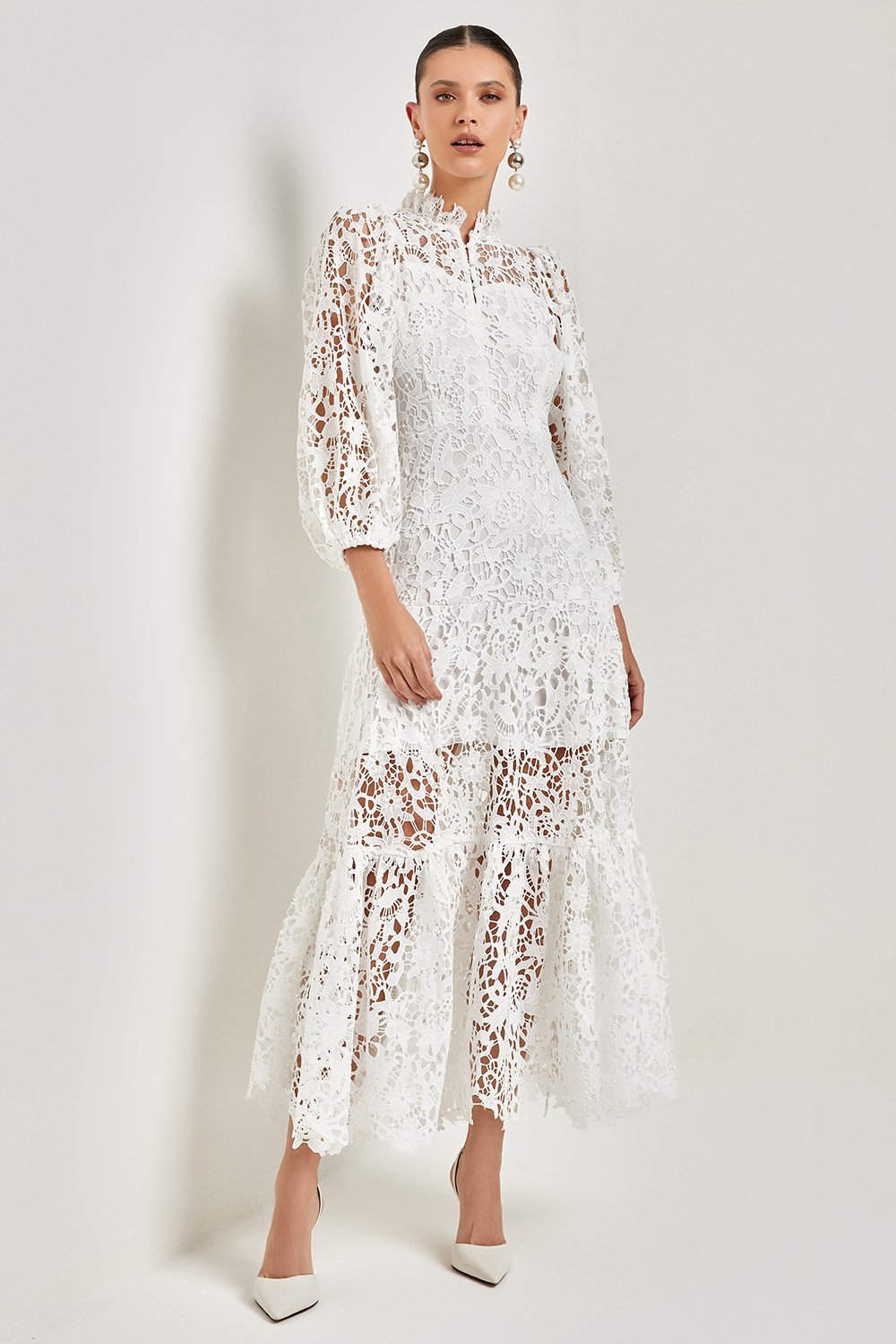 Joa – Ausgestelltes Maxikleid mit bestickter Spitze