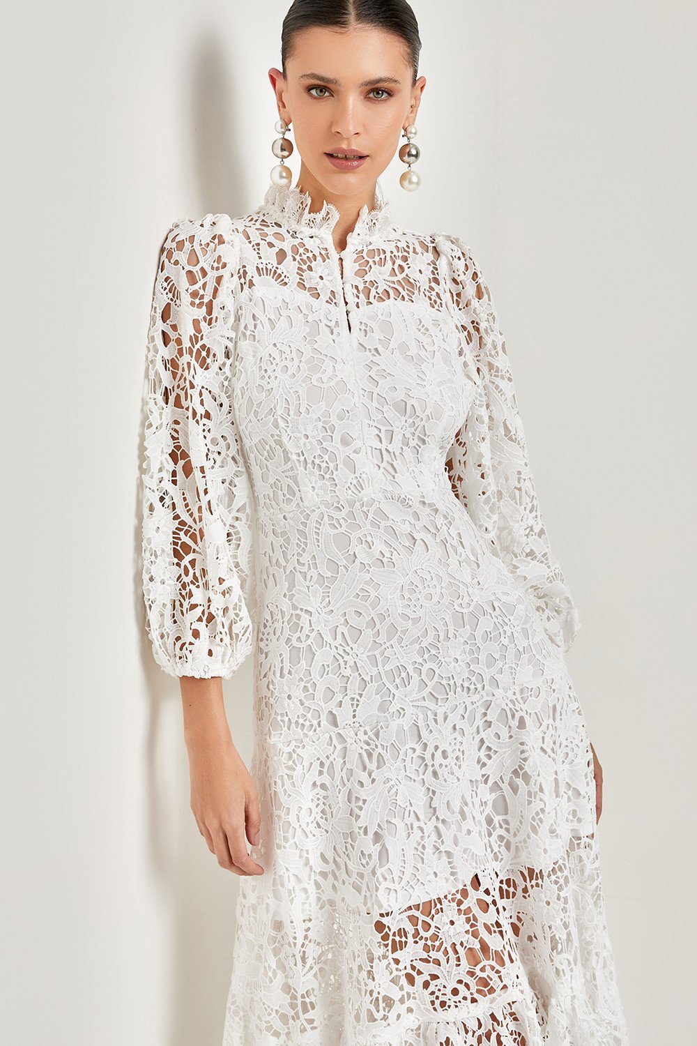 Joa – Ausgestelltes Maxikleid mit bestickter Spitze