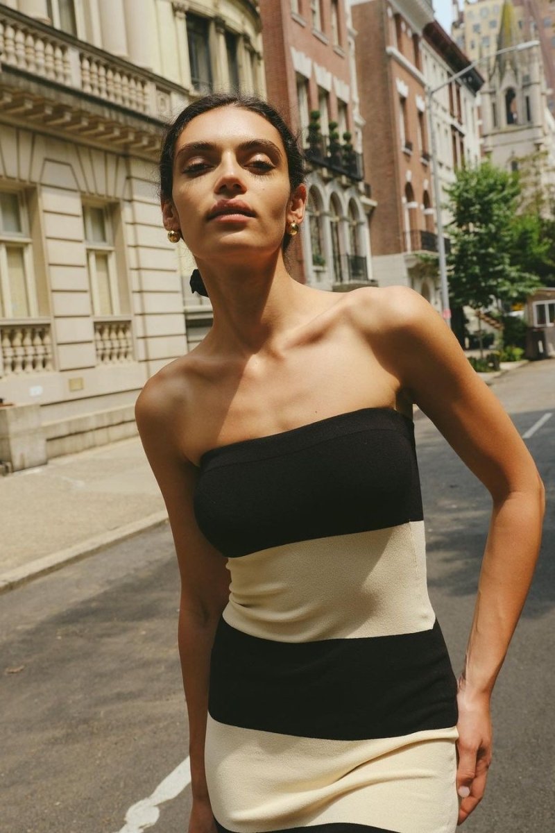 Trägerloses, gestreiftes Midi-Strickkleid „Joanne“
