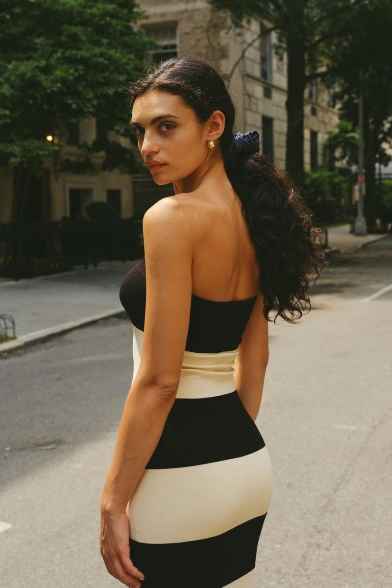 Trägerloses, gestreiftes Midi-Strickkleid „Joanne“