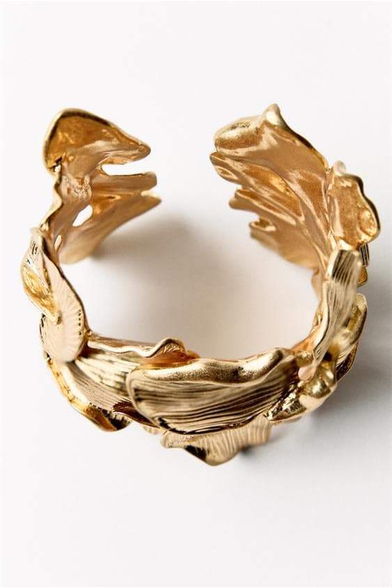 Bracelet à motif floral et structure métallique