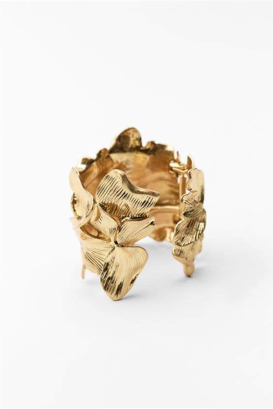 Bracelet à motif floral et structure métallique