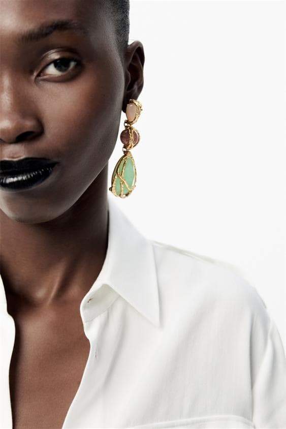 Boucles d'oreilles avec plusieurs pierres précieuses