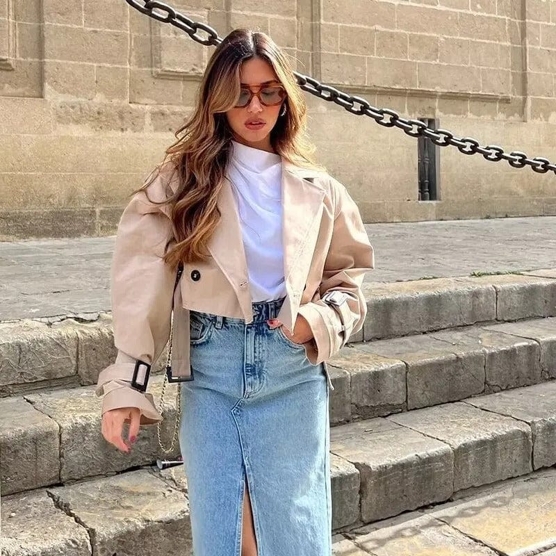 Gekürzter Trenchcoat mit Gürtel