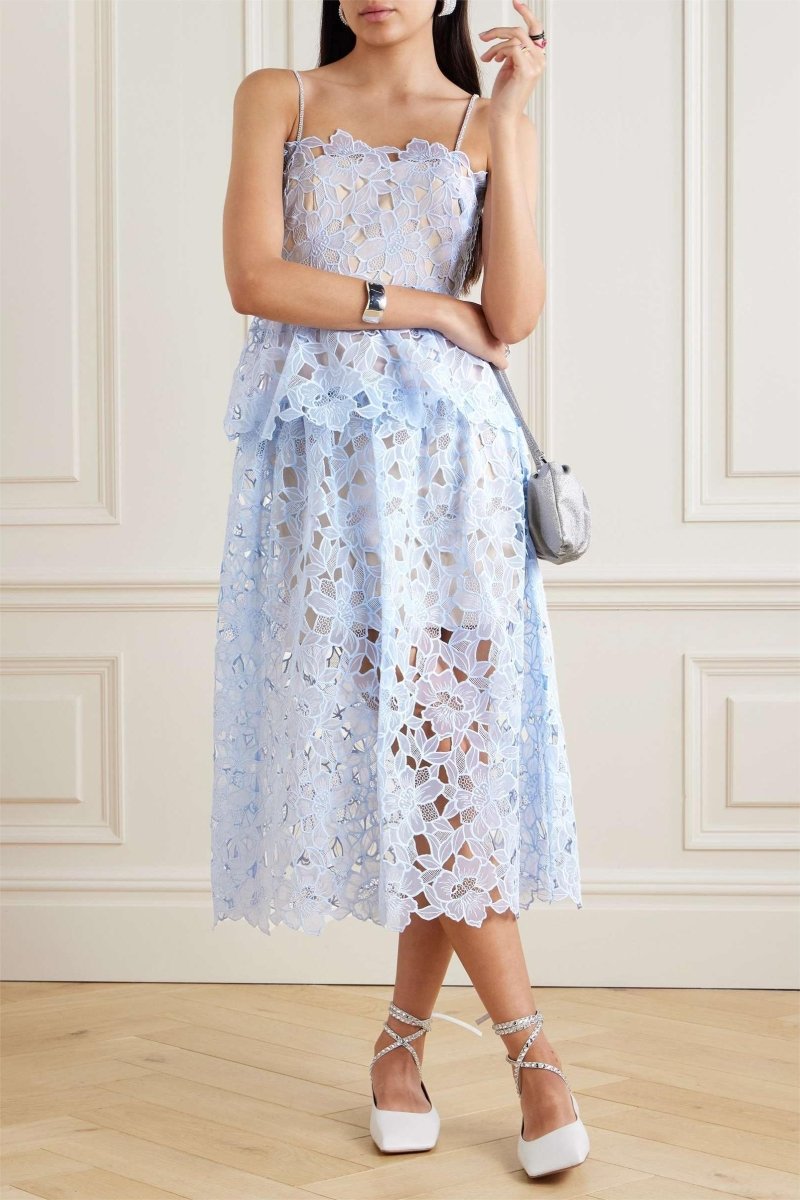 Ophelia – Gestuftes Midi-Camisole-Kleid aus Spitze