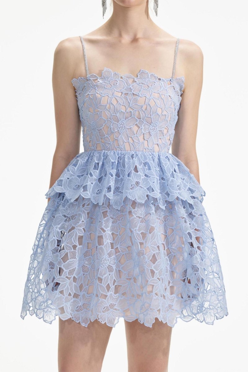 Ophelia – Stufen-Minikleid mit Trägern aus Spitze
