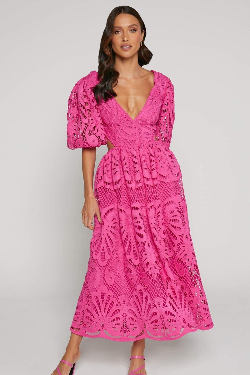 Sandra – Midikleid mit Cut-outs und Stickereien aus Spitze