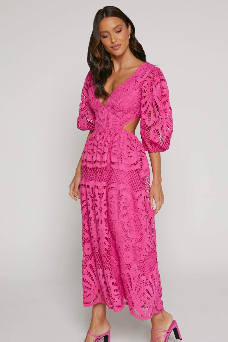 Sandra – Midikleid mit Cut-outs und Stickereien aus Spitze