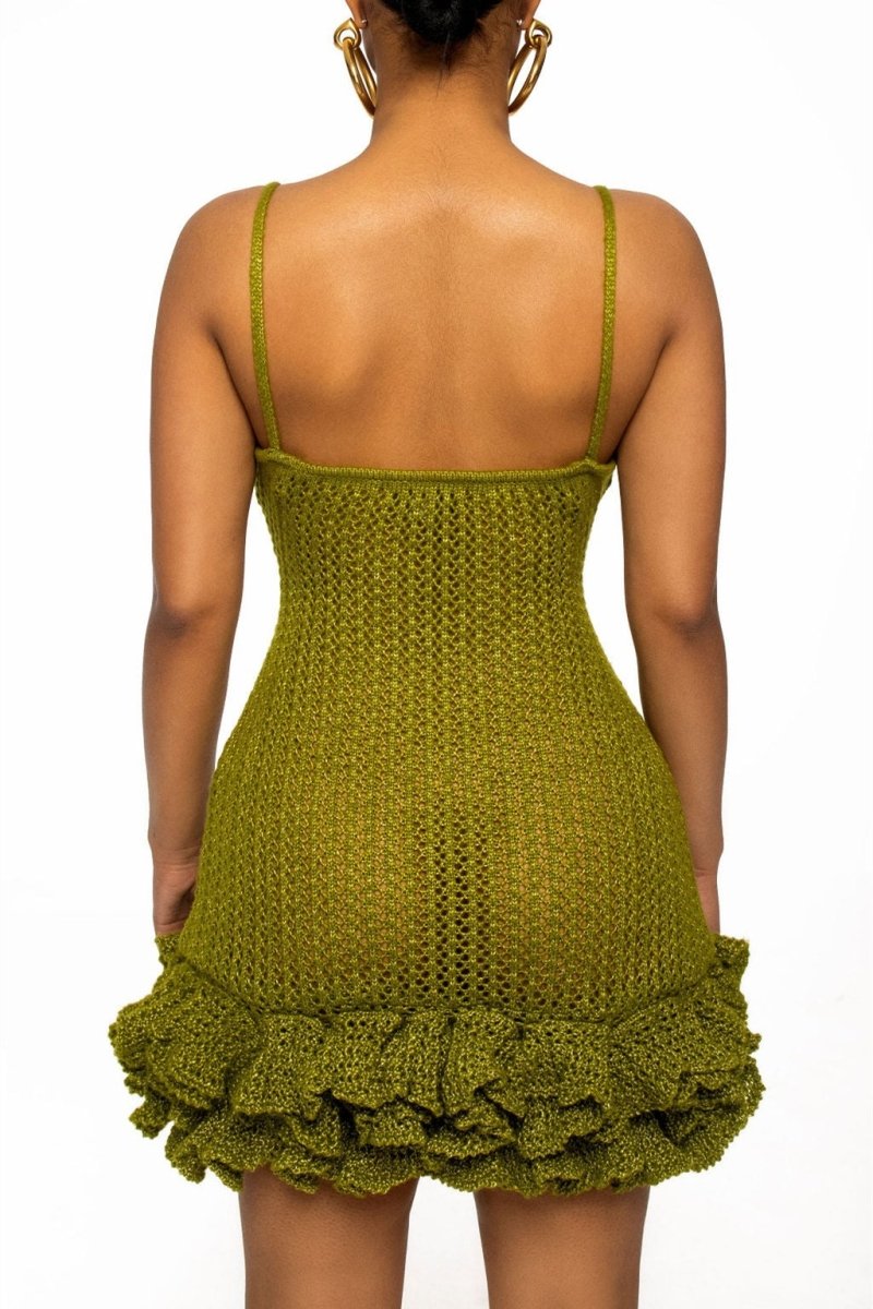 Sara – Mini-Strickkleid mit V-Ausschnitt und Rüschensaum