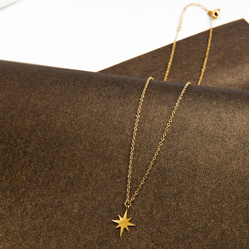 Isha - Collier élégant avec pendentif soleil et étoile