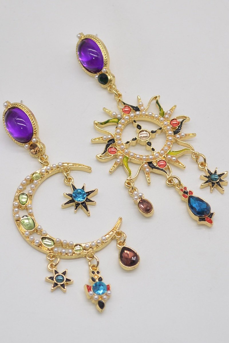 Boucles d'oreilles longues asymétriques avec soleil et lune