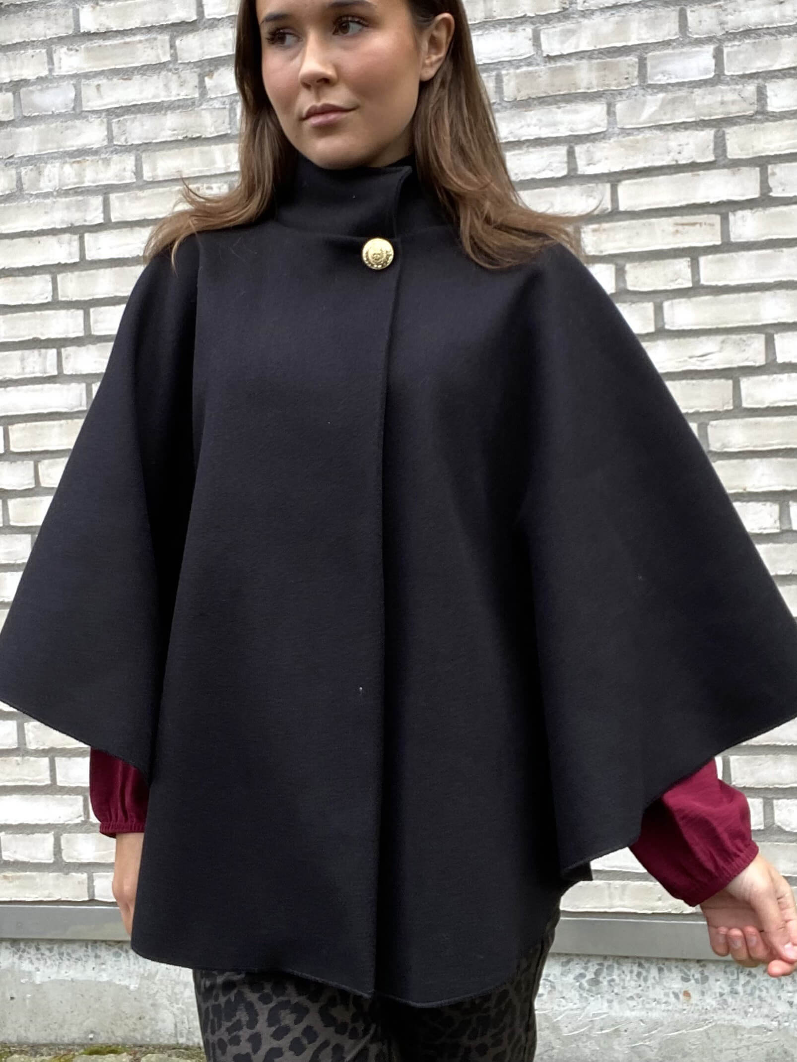 Bequemer Cape-Mantel aus Wolle