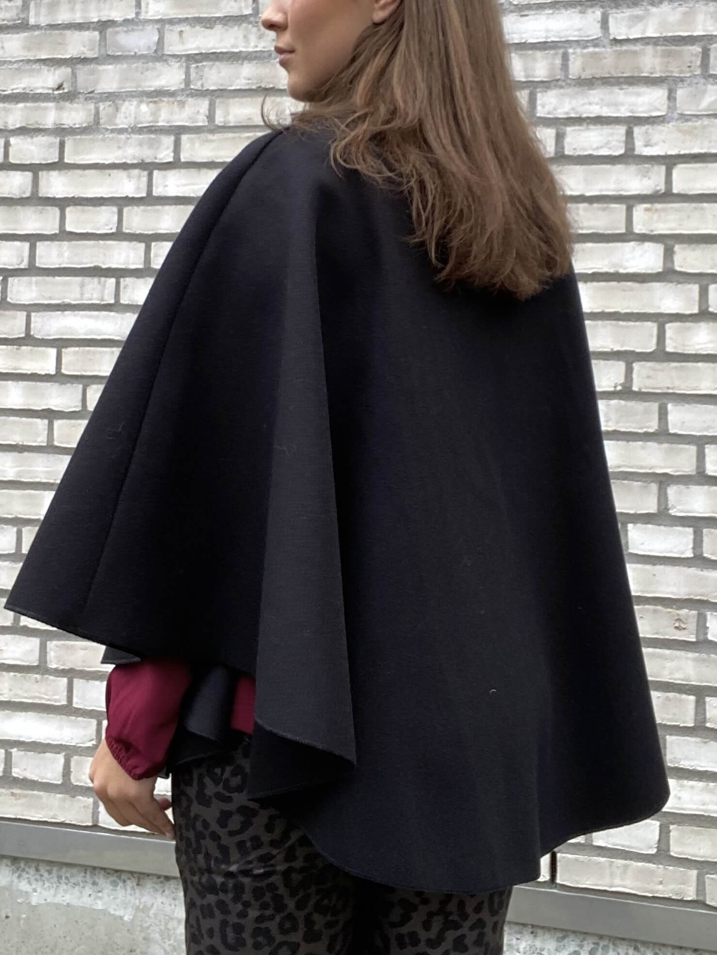 Bequemer Cape-Mantel aus Wolle