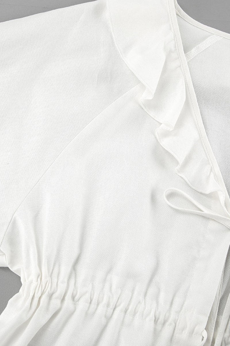 Ensemble short à manches longues à volants avec détails à lacets