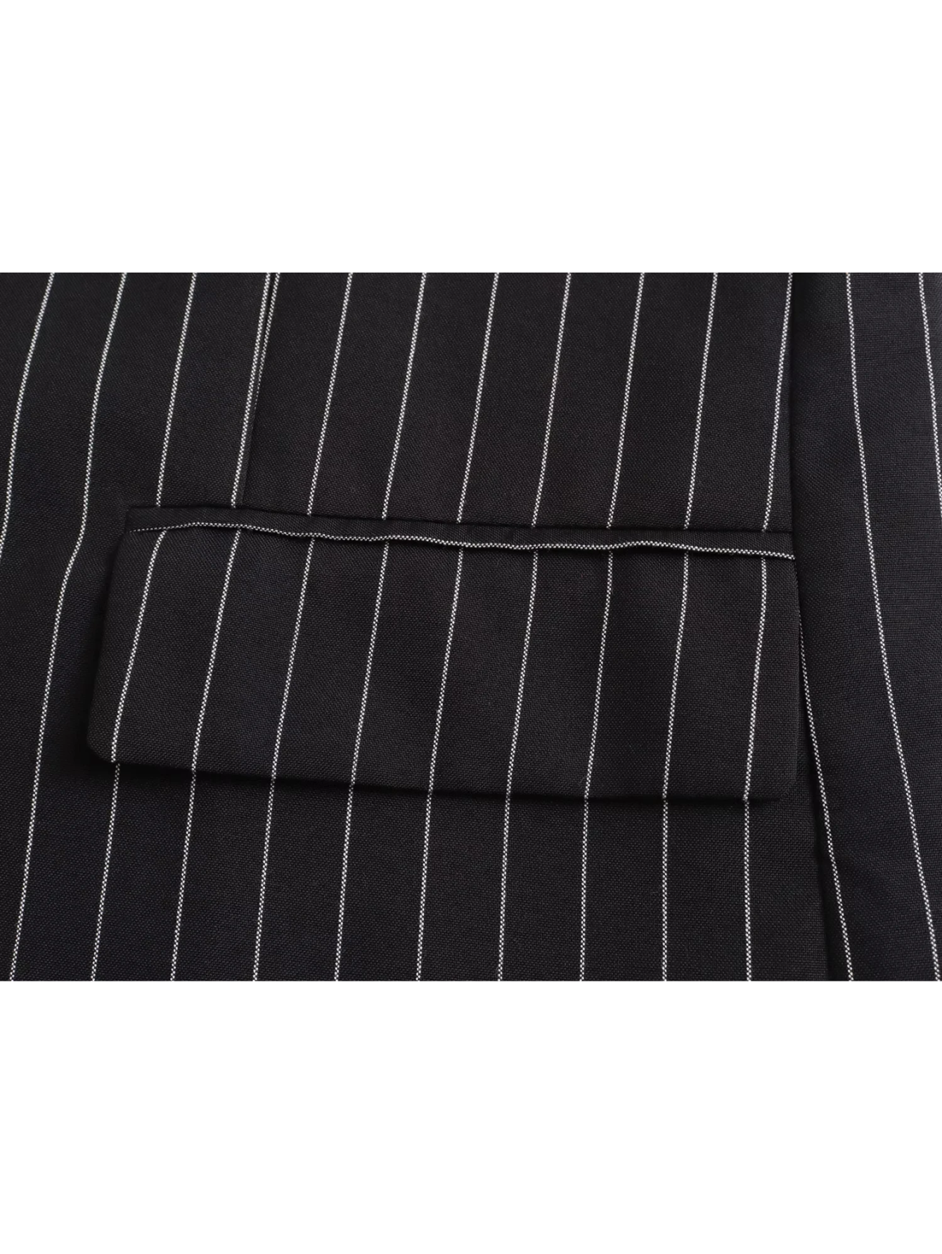 Gestreifter Damenblazer mit Knöchelknopfverschluss - Klassisch und stilvoll