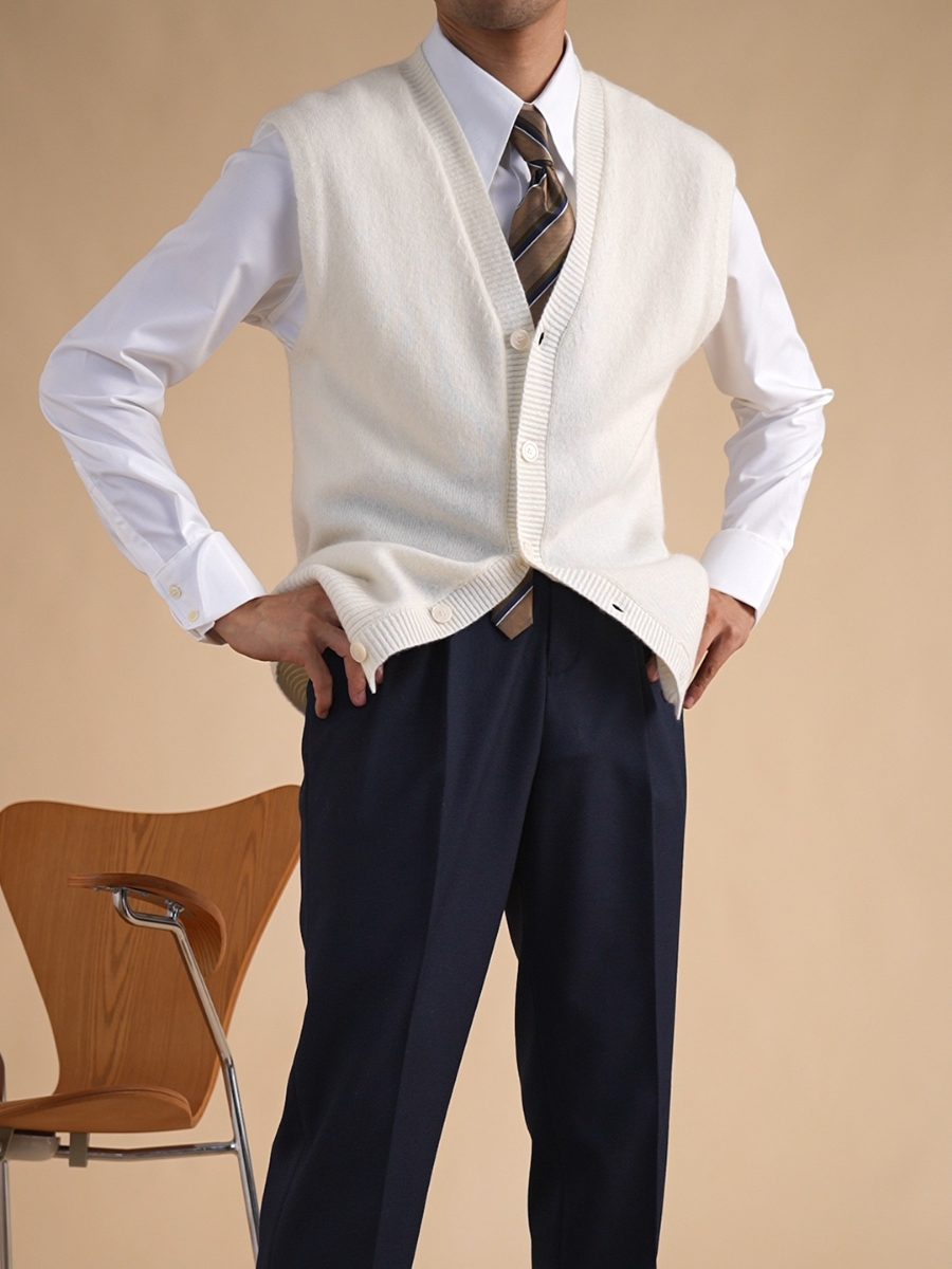 Gilet classique en laine avec boutons