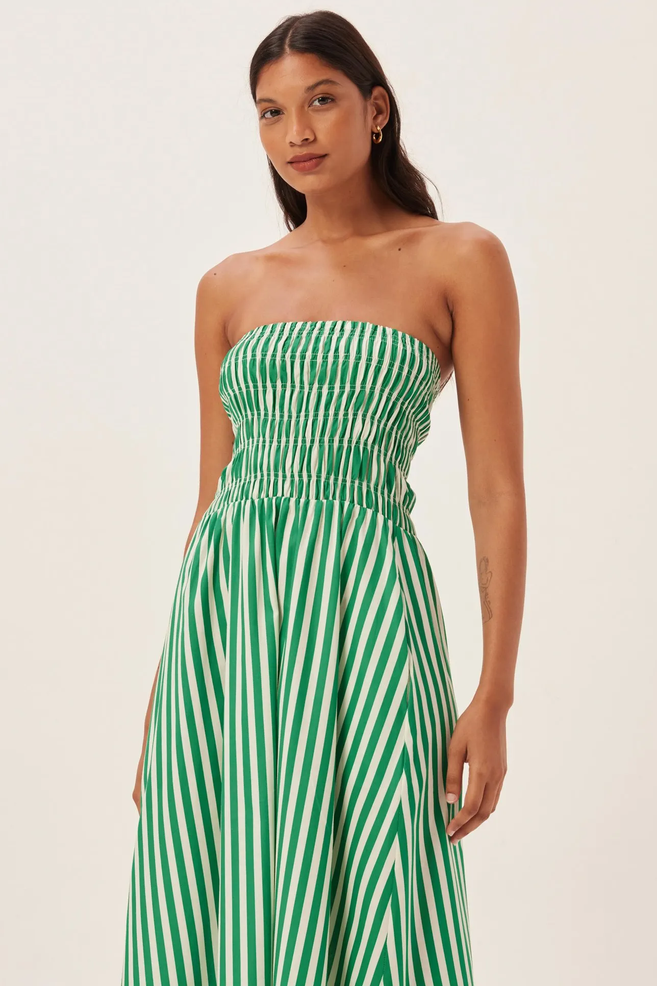 Maud – Gestreiftes, gesmoktes Maxi-Tube-Kleid