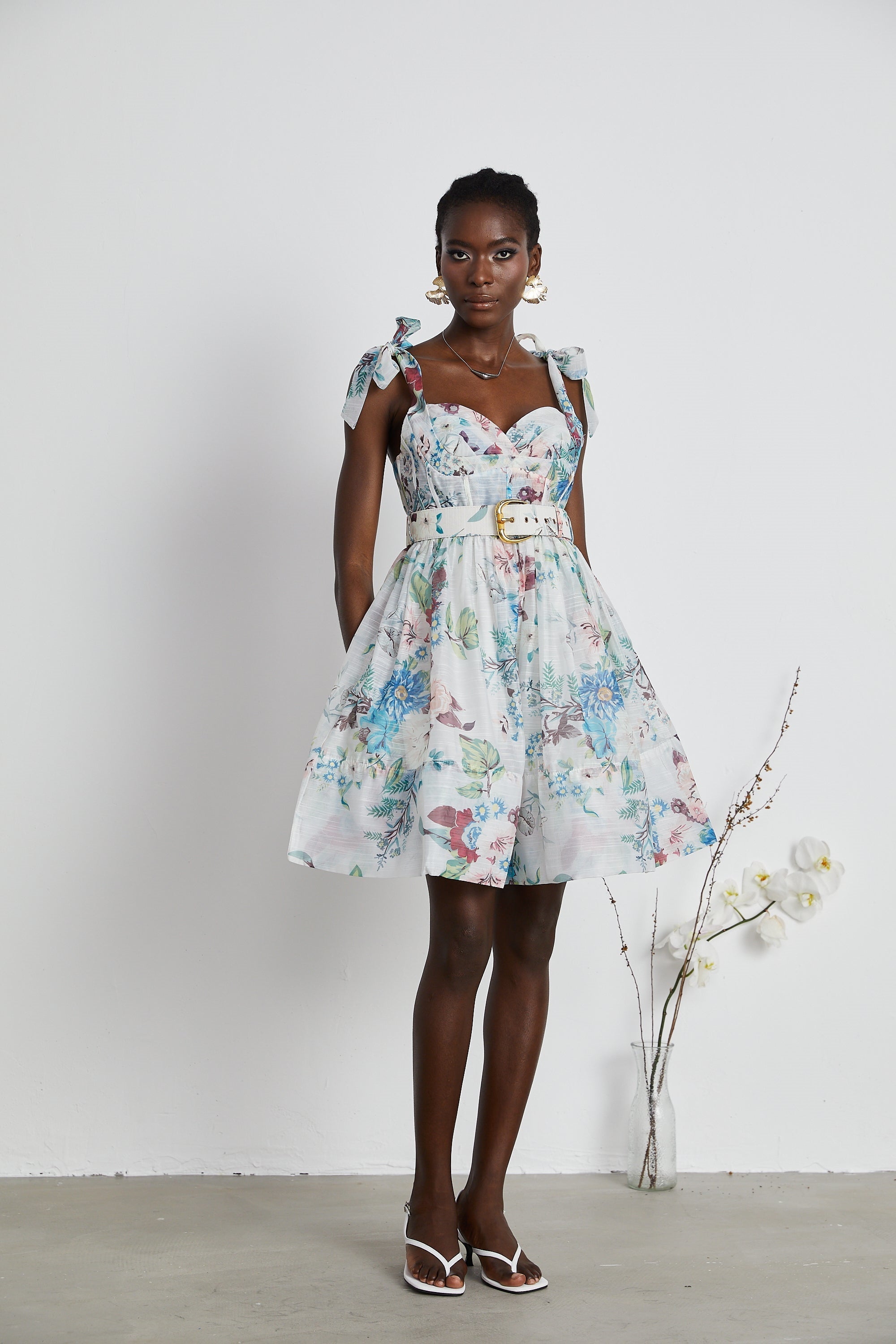 Ophelia – Minikleid mit Blumenprint und Gürtel