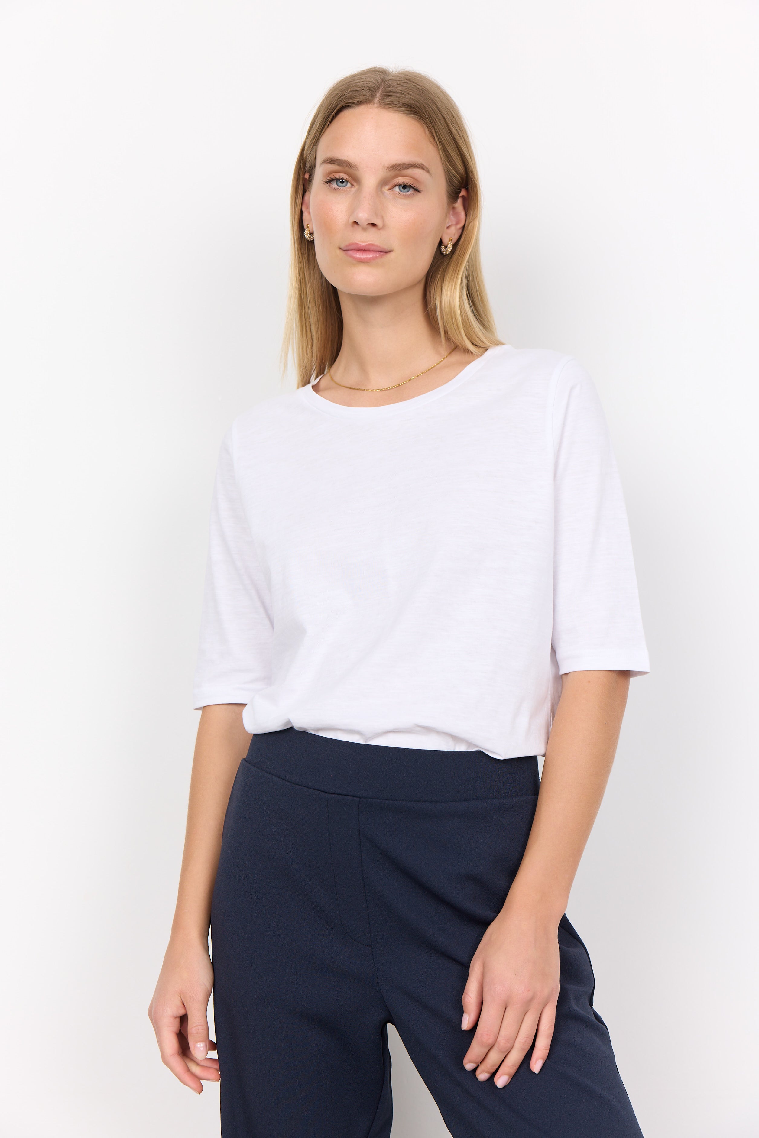 Bellachicha T-Shirt mit längeren Ärmeln in weiß