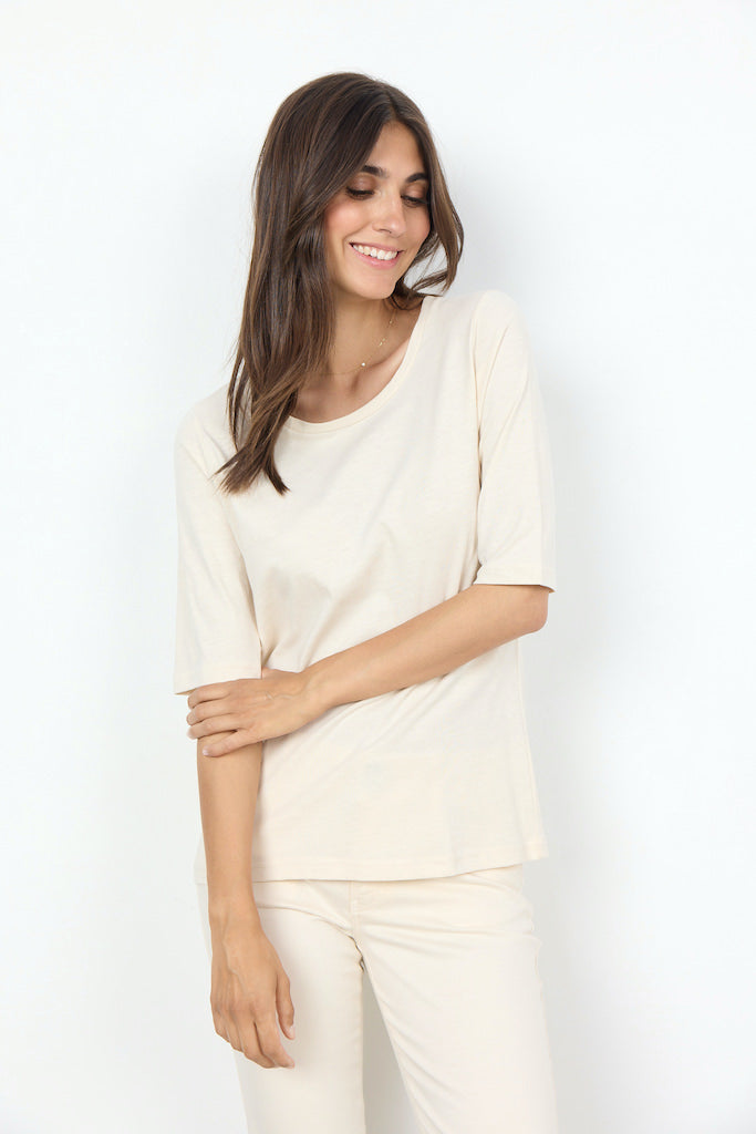 Bellachicha T-Shirt mit längeren Ärmeln in Creme