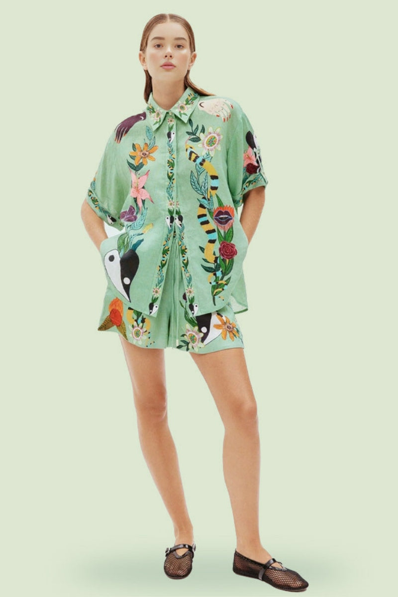 Einzigartiges Set aus lockerem Hemd und Shorts mit Ethno-Print