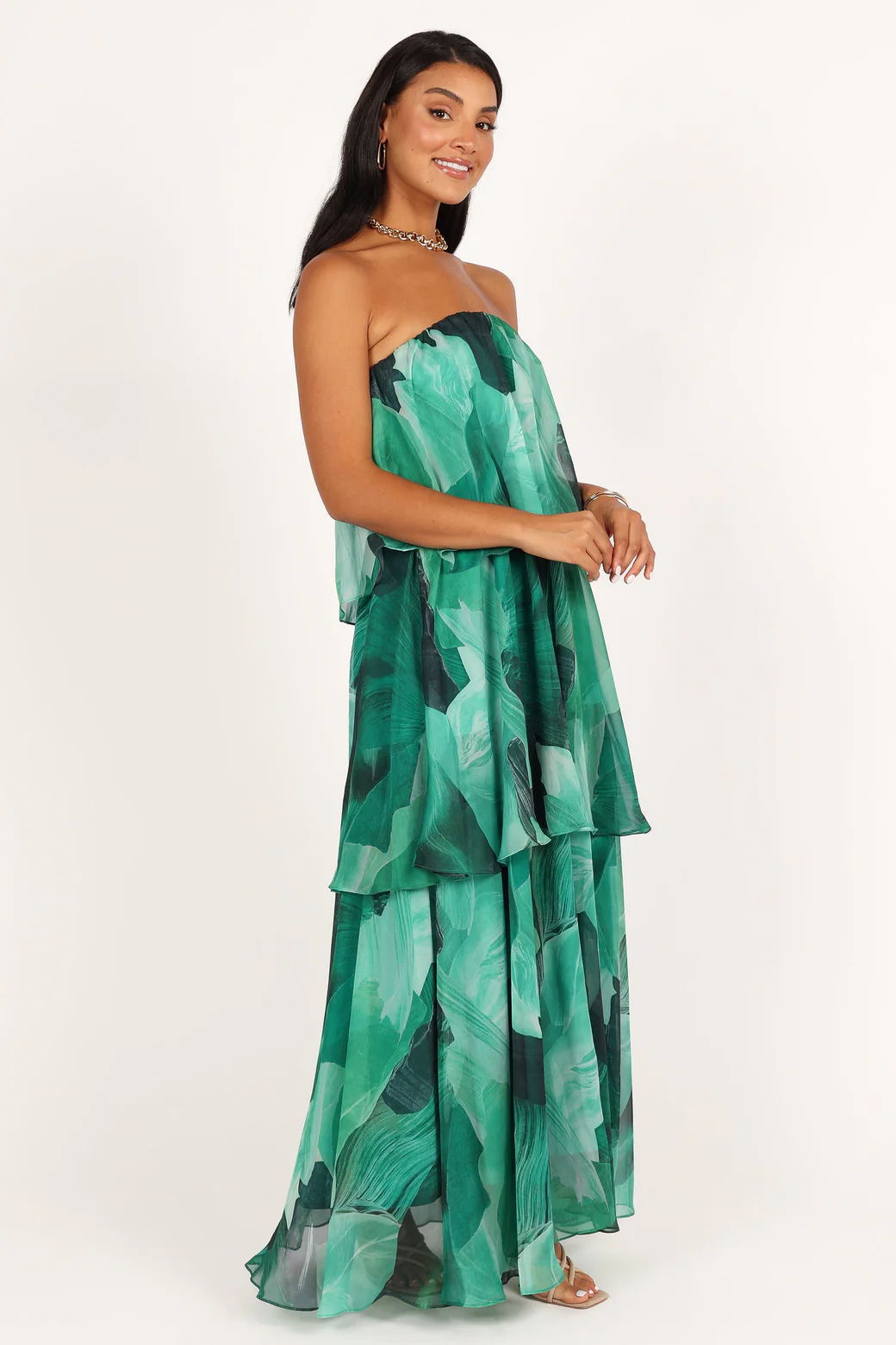 Trägerloses, gestuftes Maxikleid „Calista Green Bloom“.