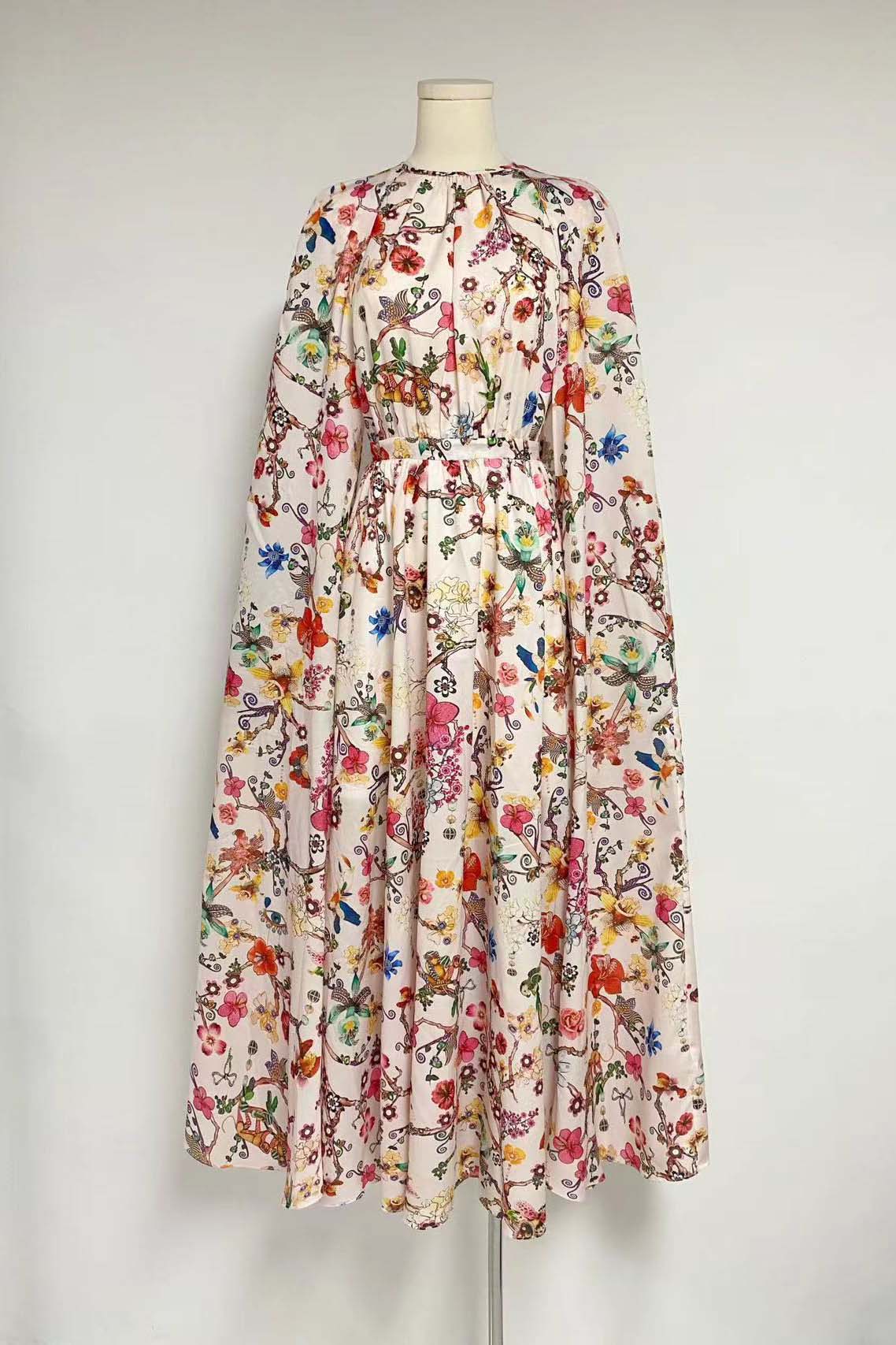 Nola Maxikleid mit Rundhalsausschnitt und Cape-Ärmeln