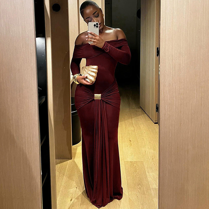 Civil | Robe pour femme en rouge, moulante et stylée avec un design élégant 