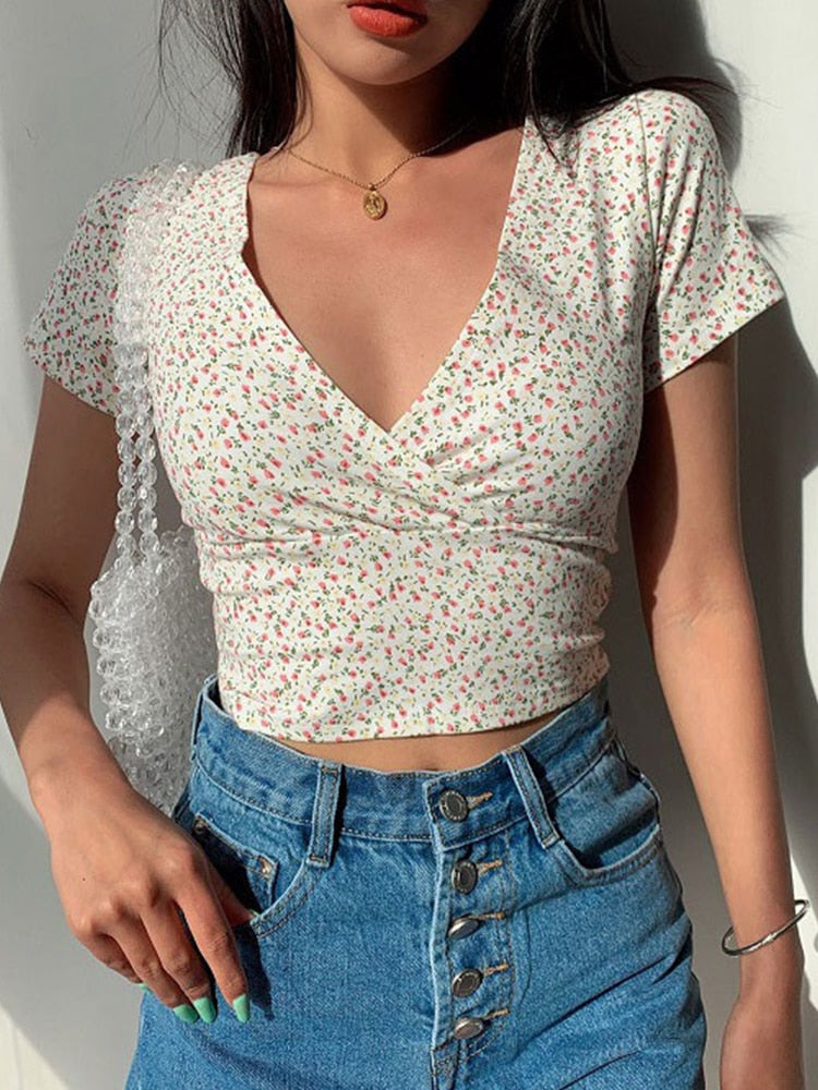 Bellachicha Boho Blumenmuster Crop Top | Cottagecore V-Ausschnitt Baby-T-Shirt