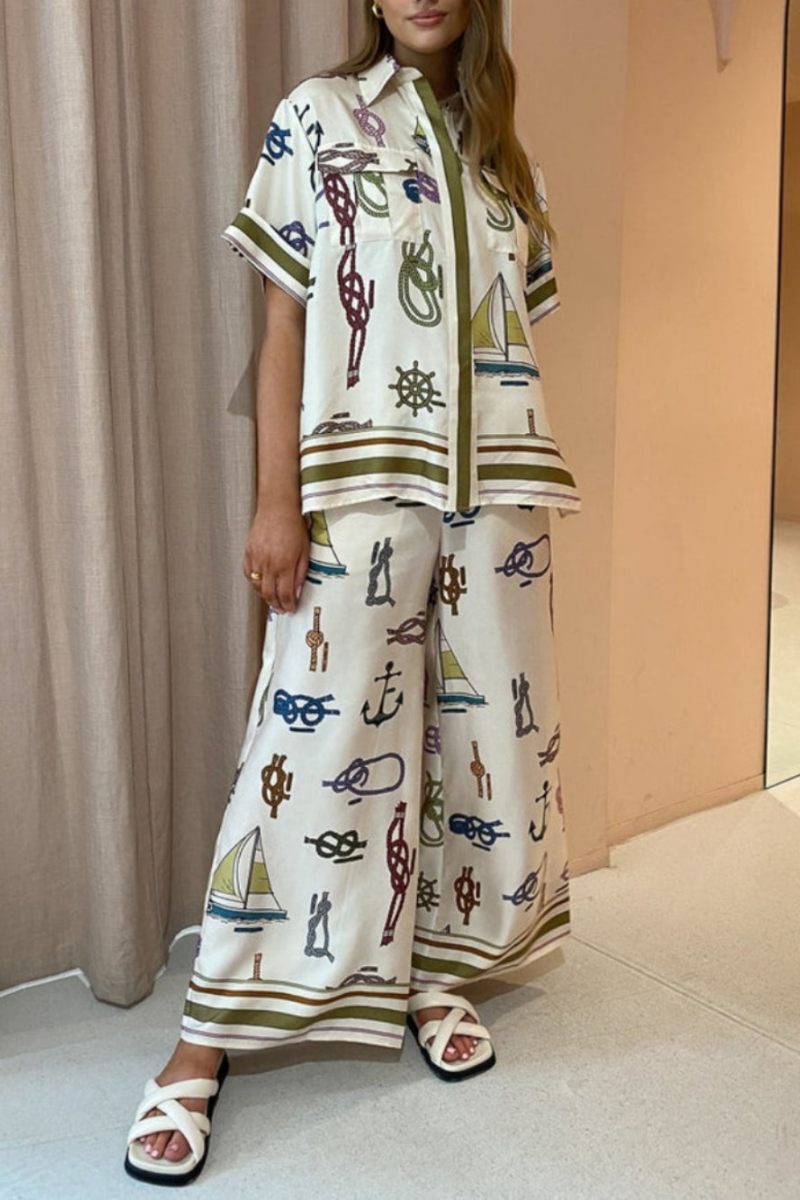 Ensemble pantalon avec motifs nautiques dessinés à la main