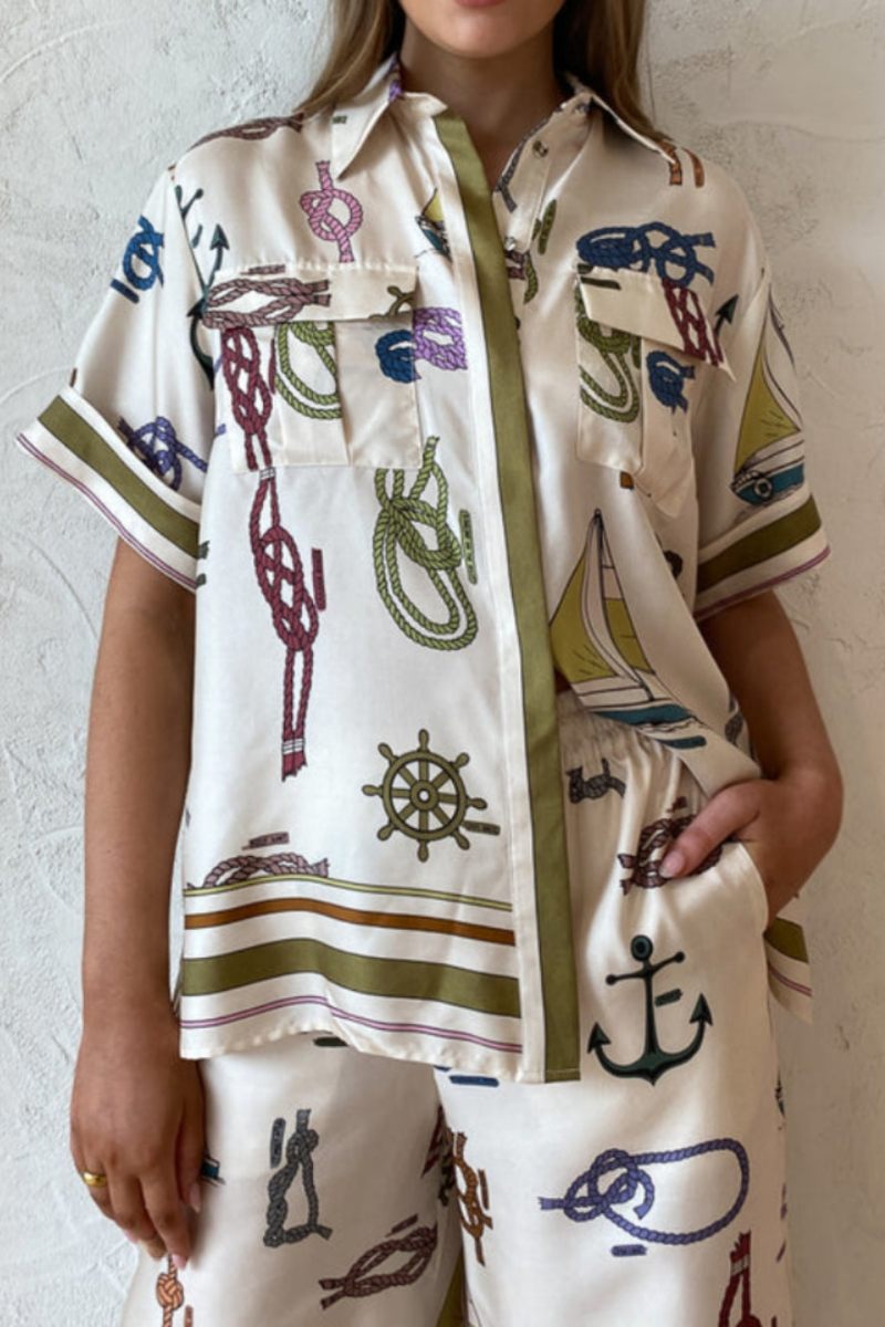 Ensemble pantalon avec motifs nautiques dessinés à la main