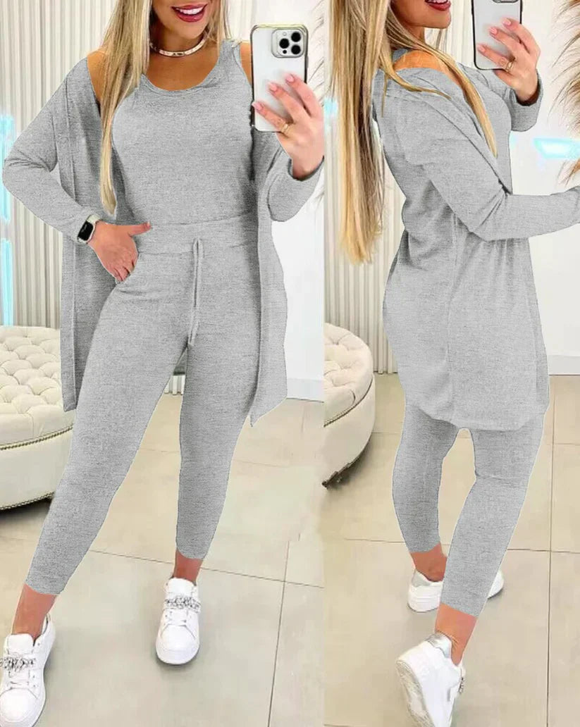 Jella – Ensemble 3 pièces avec haut col rond, pantalon et cardigan