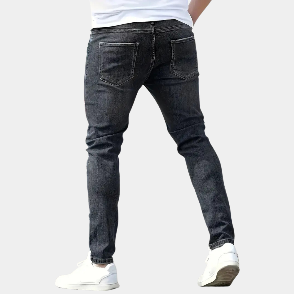 Jean décontracté pour homme avec un design déchiré