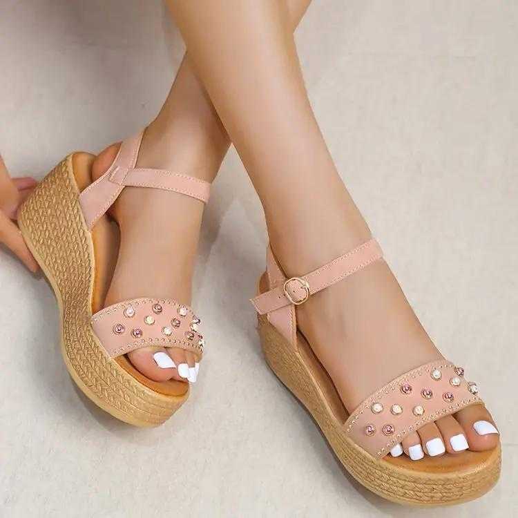 Stuttgart | Sandales chics à boucle et compensées pour femmes